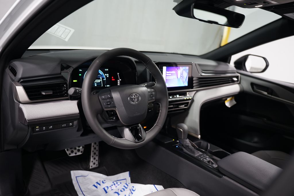 2025 Toyota Camry SE 11