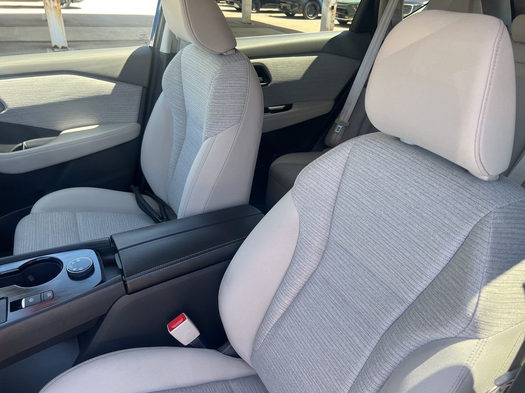 2021 Nissan Rogue SV photo