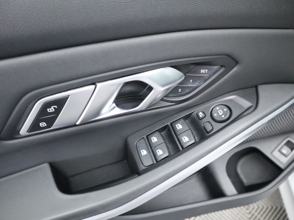 Thumbnail: 2020 BMW 3 Series - 24