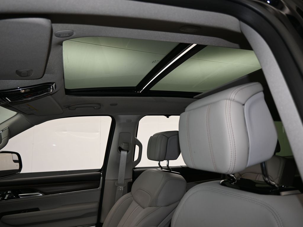 Used 2024 Diamond Black Crystal Pearlcoat Jeep Base image 11