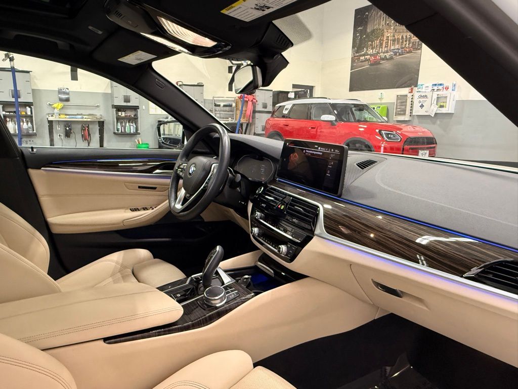 Thumbnail: 2023 BMW 5 Series - 29