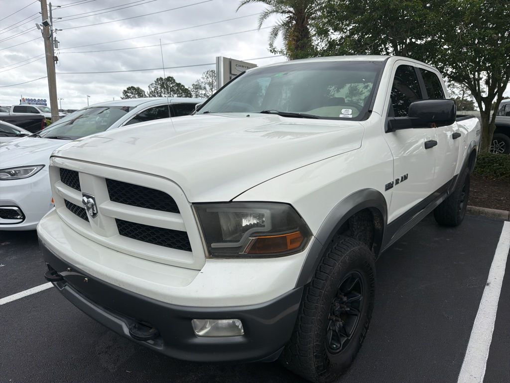 Stone White Clearcoat/Mineral Gray Met CC 2009 Dodge RAM 1500 TRX4 Crew Cab 4WD Pickup Truck Four-Wheel Drive 5-Speed Automatic