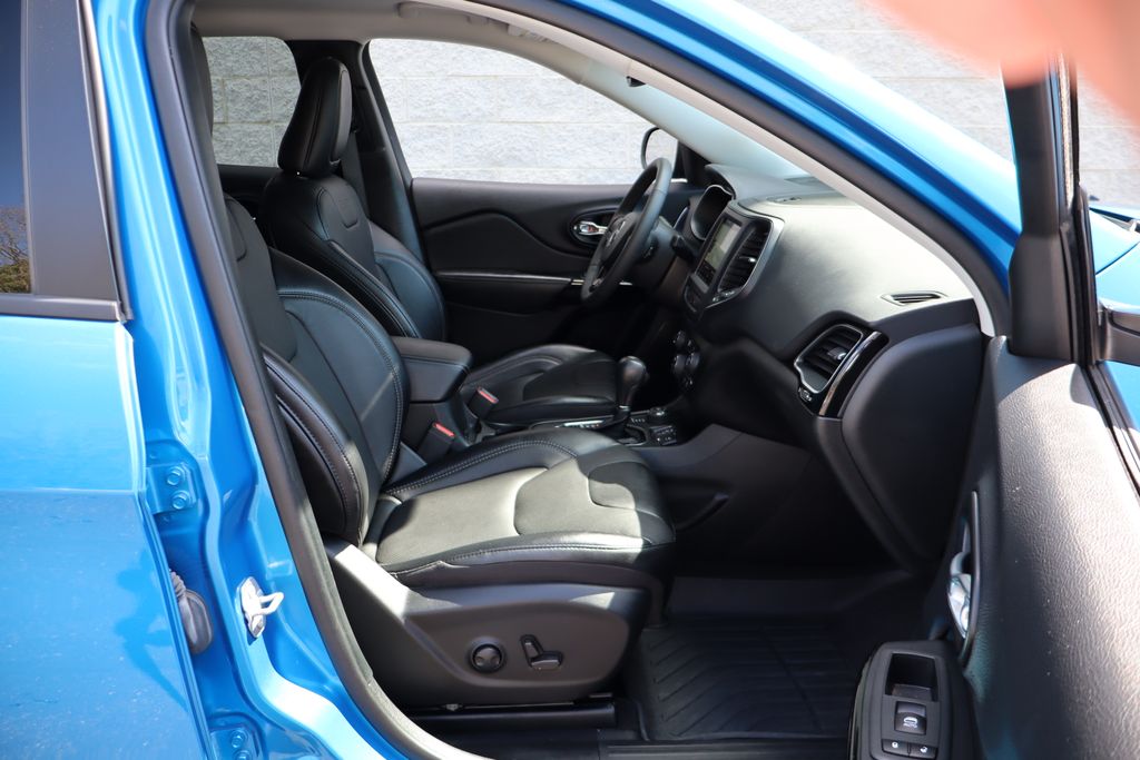 used 2023 Jeep Cherokee car, priced at $24,800
