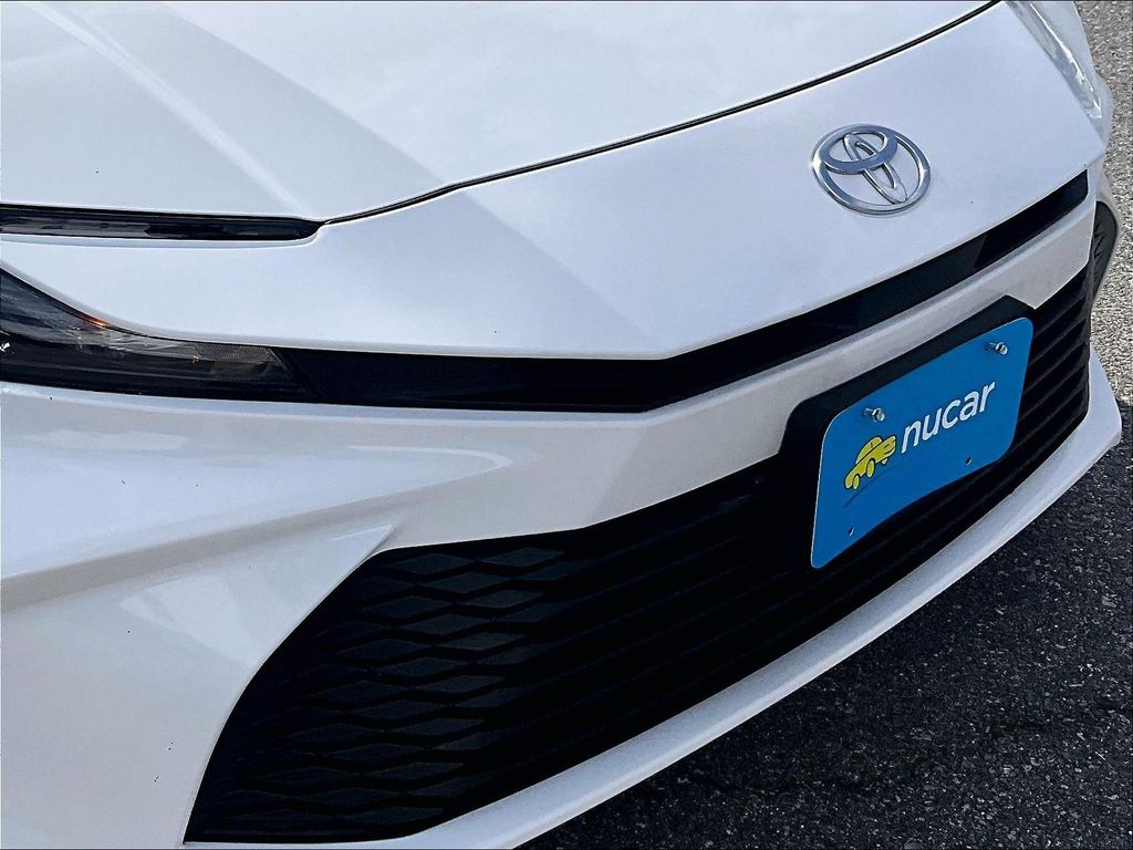 2025 Toyota Camry — photo 32