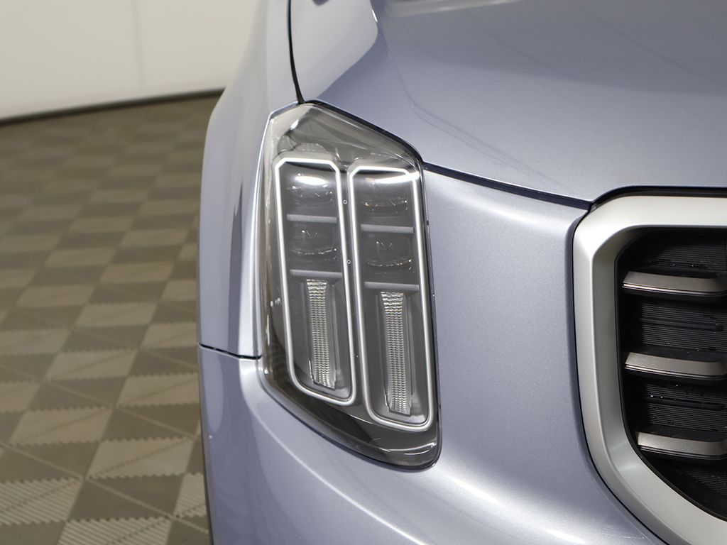 Used 2023 Silver Kia S image 14