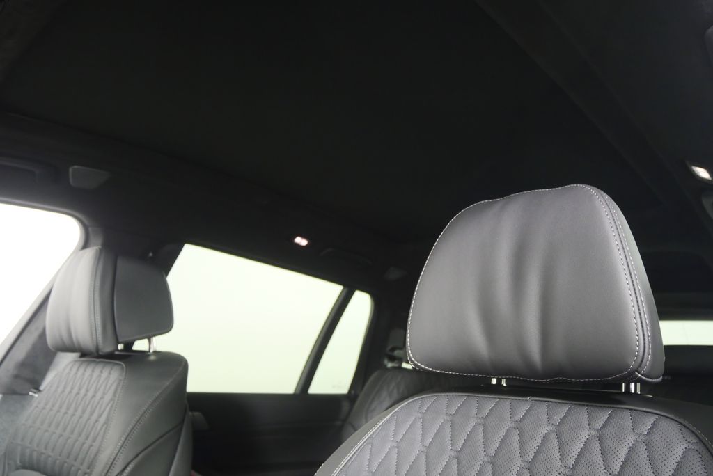 Thumbnail: 2027 BMW X7 - 12