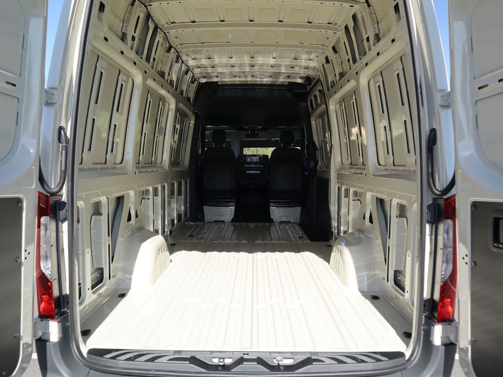 Thumbnail: 2025 Mercedes-Benz Sprinter - 31