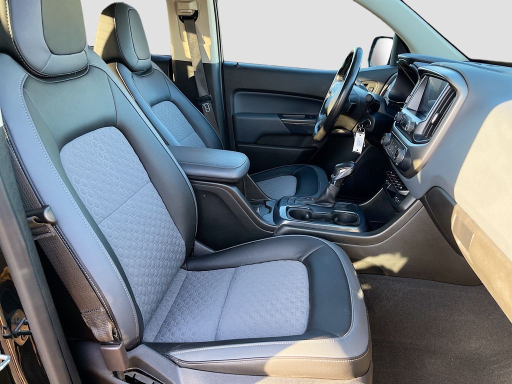 Used 2022 Black Chevrolet Z71 image 26