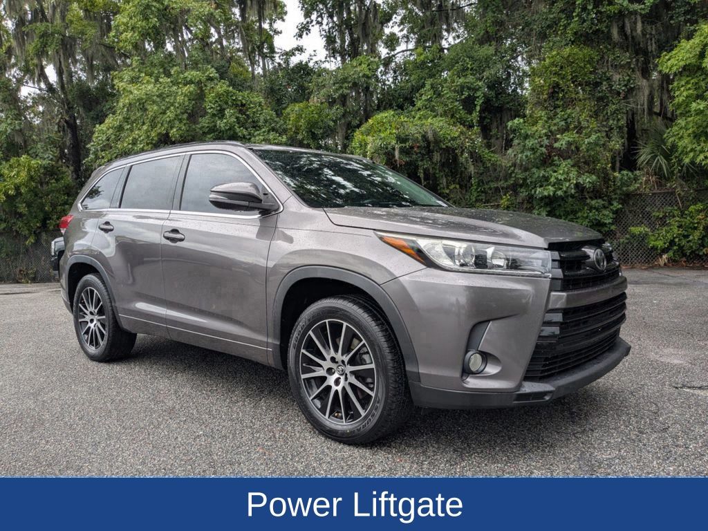 2017 Toyota Highlander SE
