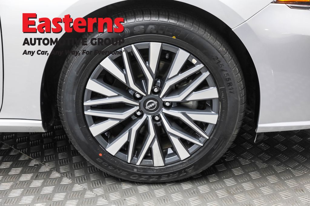 Used 2024 Silver Nissan 2.5 SV image 30