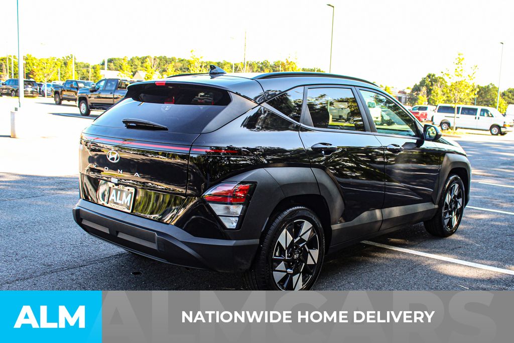 Used 2025 Black Hyundai SEL image 4