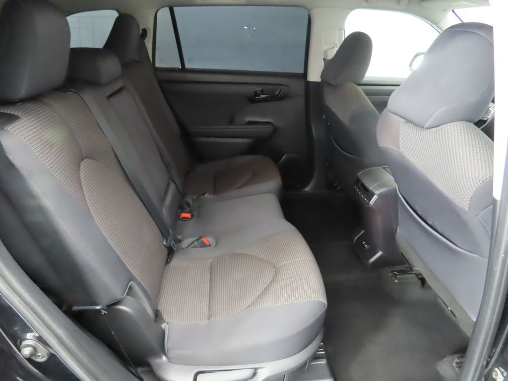 2021 Toyota Highlander LE 22