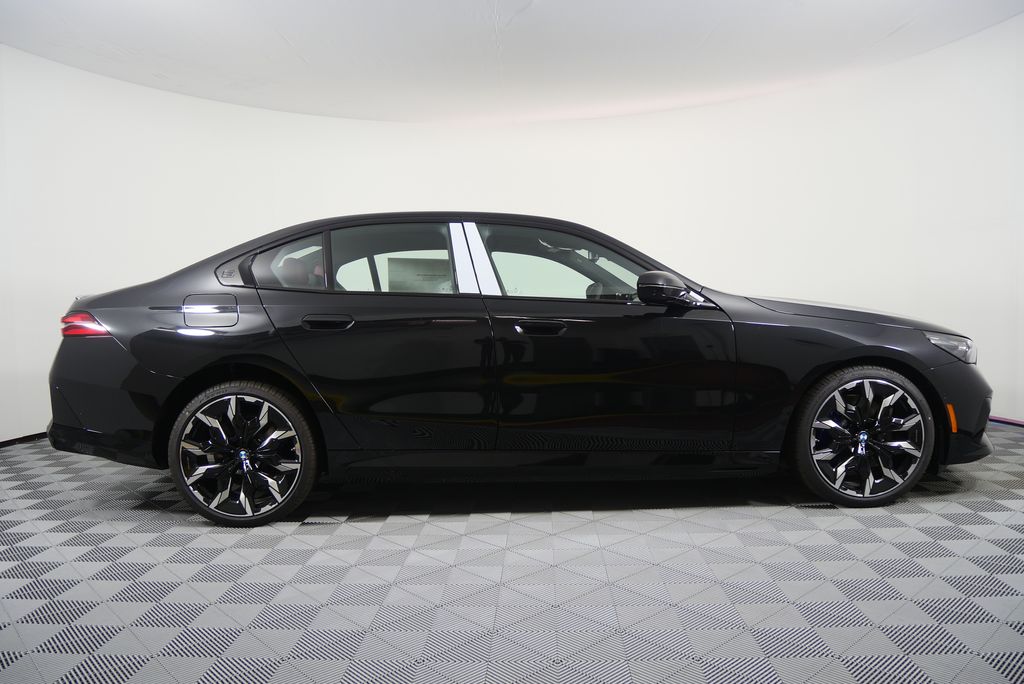 Thumbnail: 2026 BMW i5 - 2