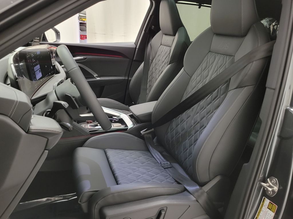 Thumbnail: 2026 Audi SQ5 - 26