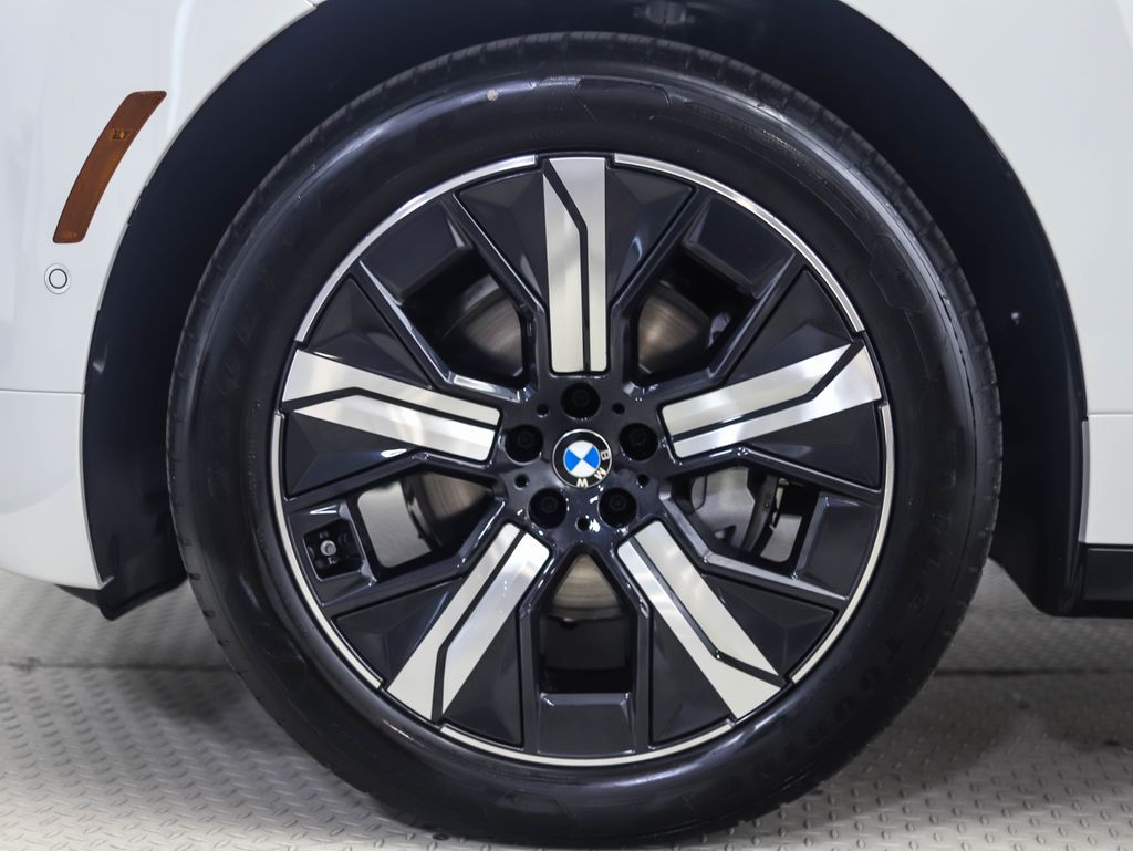 Thumbnail: 2026 BMW iX - 2