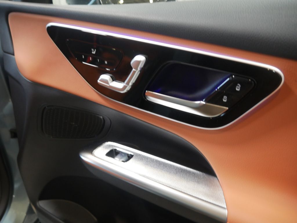 Thumbnail: 2026 Mercedes-Benz GLC - 24