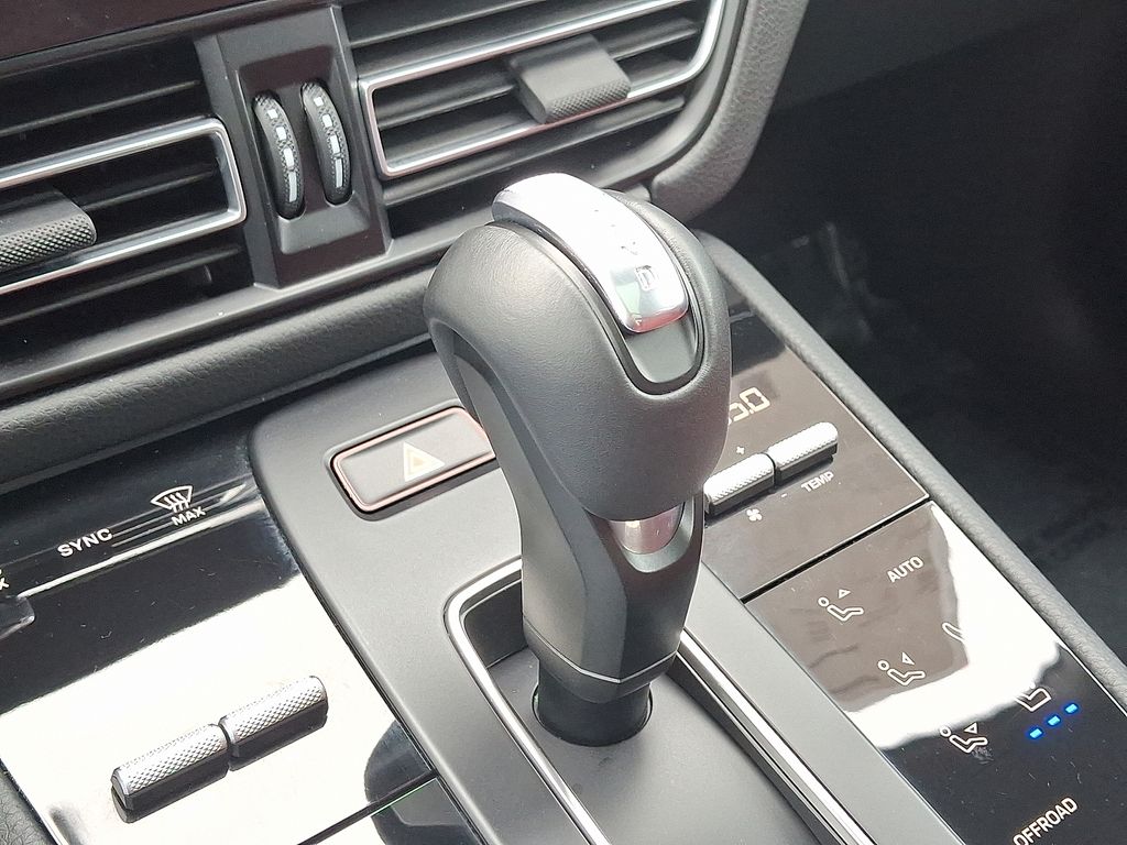 Thumbnail: 2025 Porsche Macan - 17