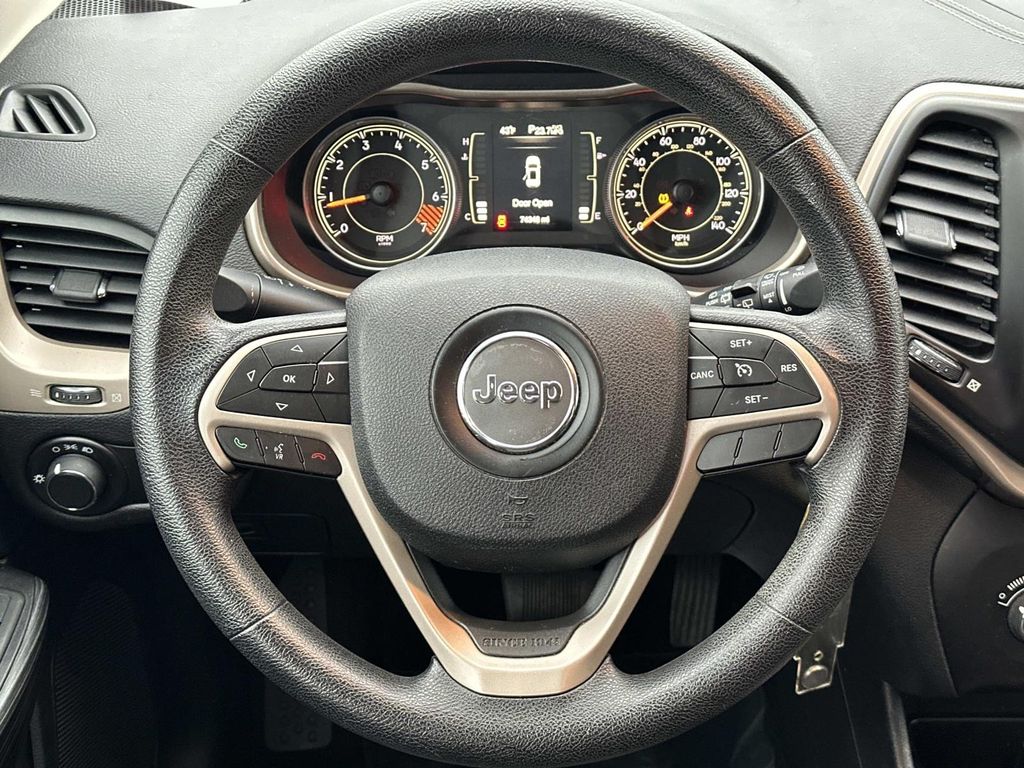 Thumbnail: 2014 Jeep Cherokee - 31