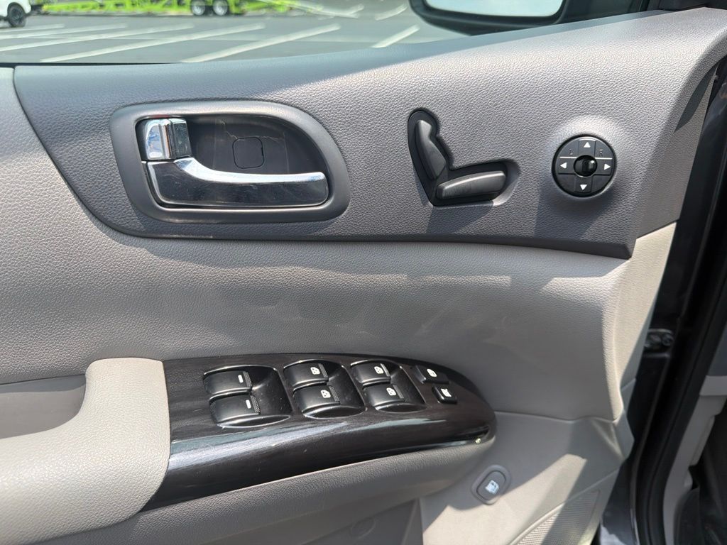 Thumbnail: 2014 Kia Sedona - 28