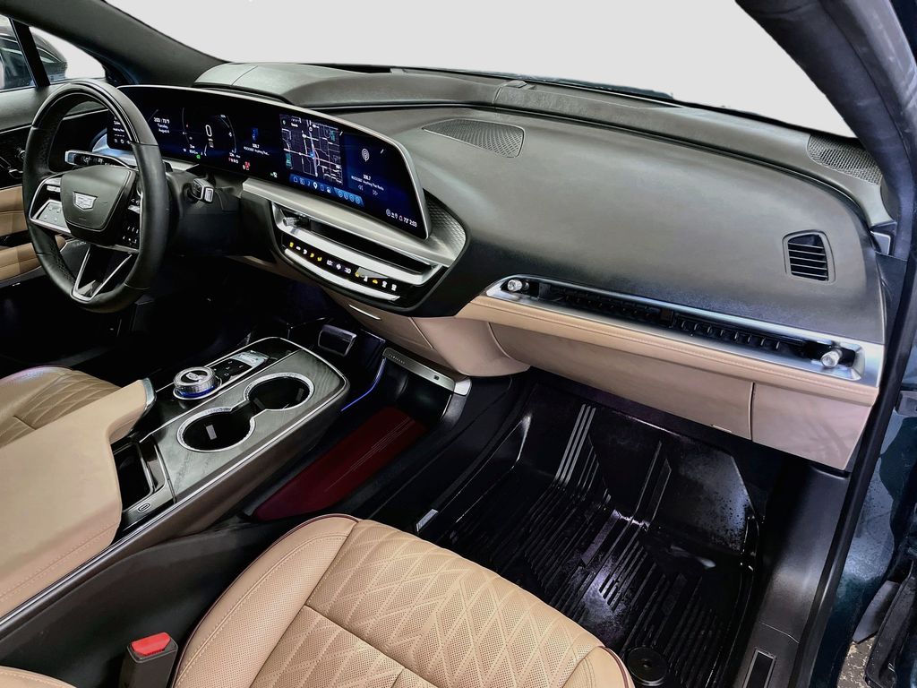 Used 2026 Green Cadillac Signature Luxury image 31