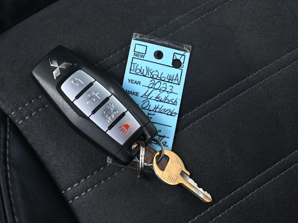 Used 2023 Cosmic Blue Metallic Mitsubishi SE Special Edition image 18