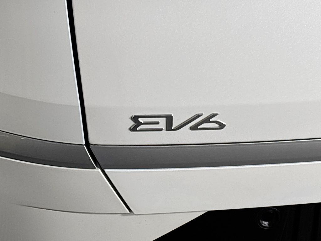 2024 Kia EV6 Light