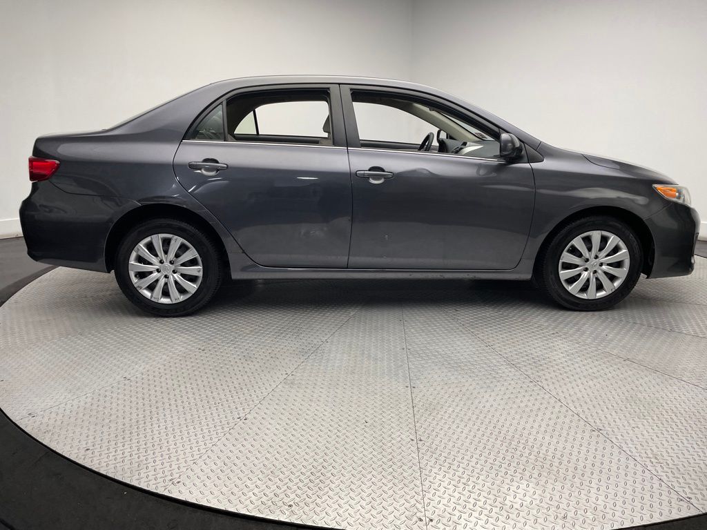 2013 Toyota Corolla LE 4