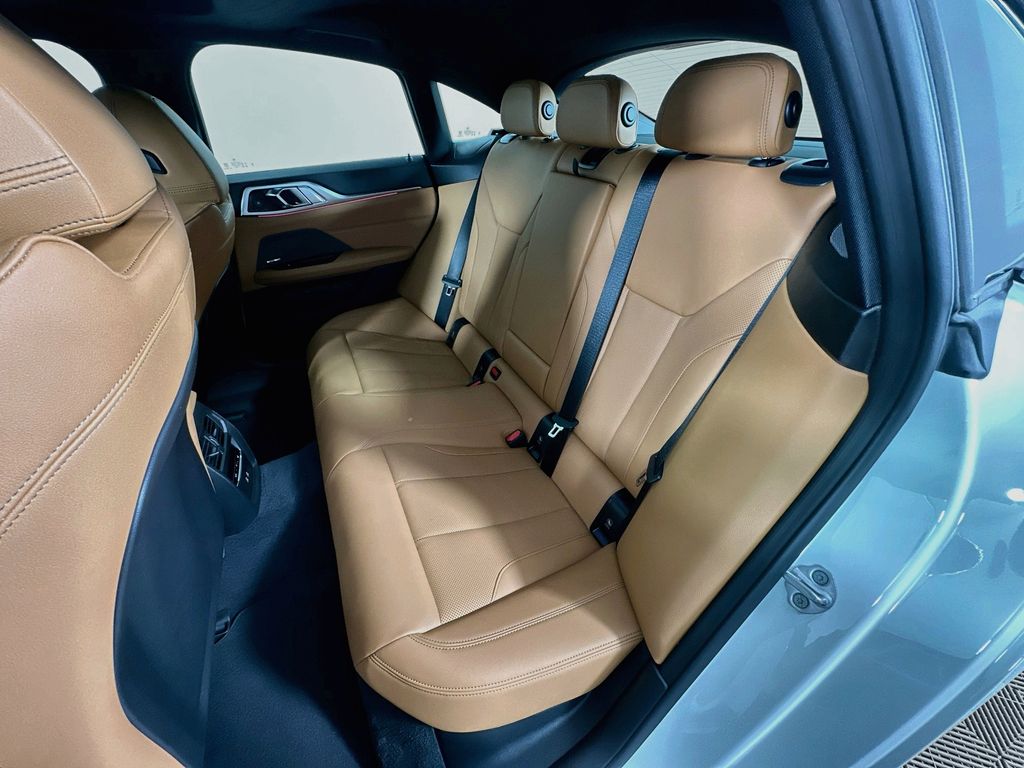 Thumbnail: 2026 BMW i4 - 17