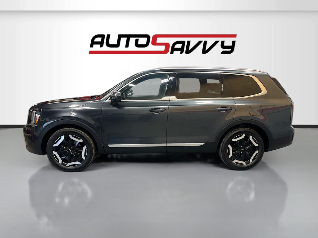 Used 2023 Gravity Gray Kia EX image 4