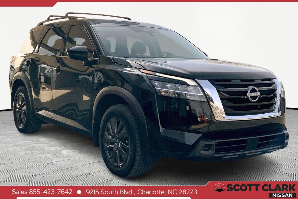 2022 Nissan Pathfinder SV