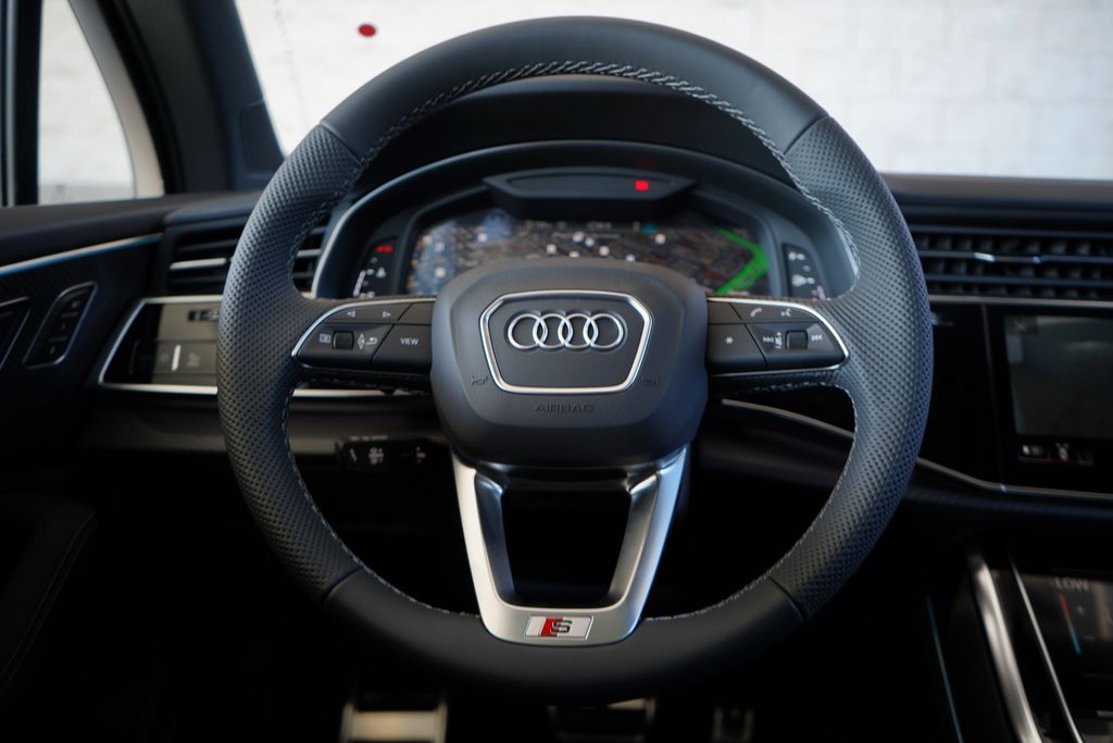 2025 Audi SQ7  14