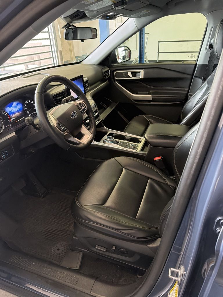 View vehicle photo 6