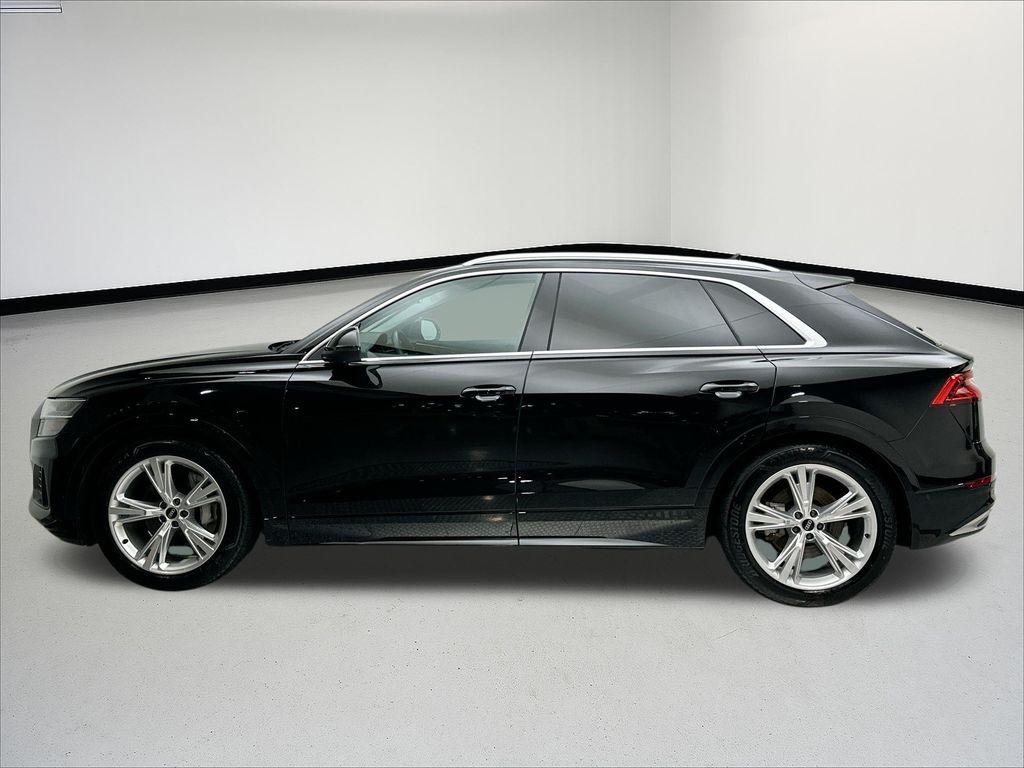 Thumbnail: 2022 Audi Q8 - 2