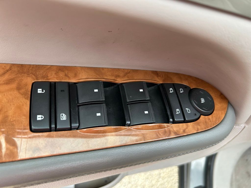 Thumbnail: 2008 Buick Enclave - 17