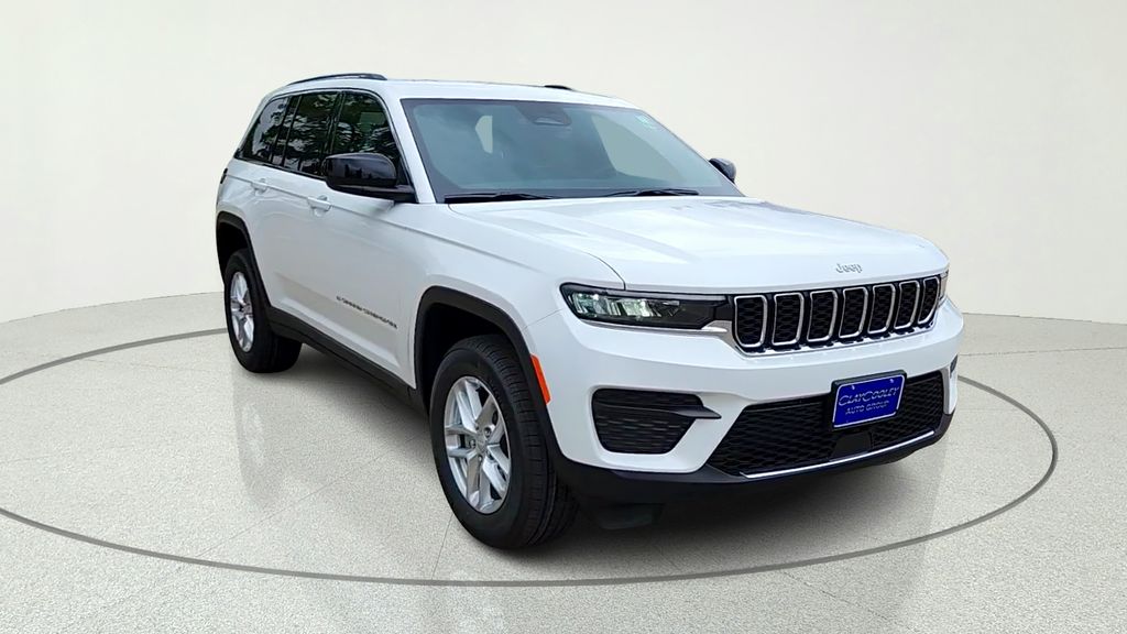 2026 Jeep Grand Cherokee Laredo