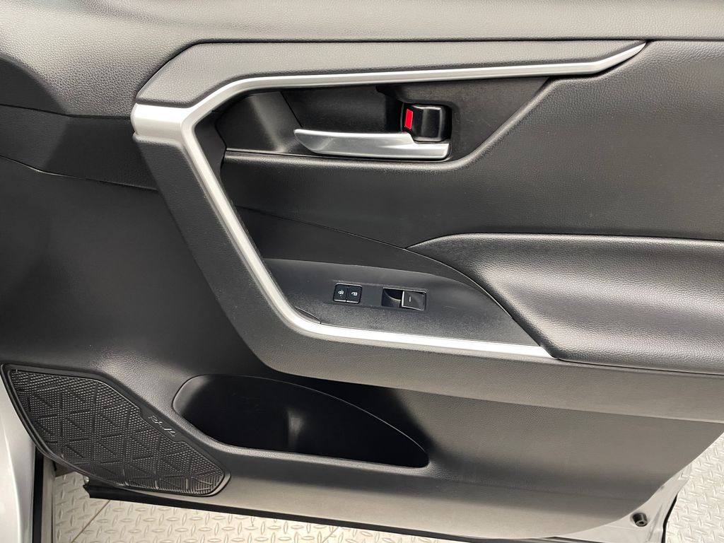 2022 Toyota RAV4 XLE 15