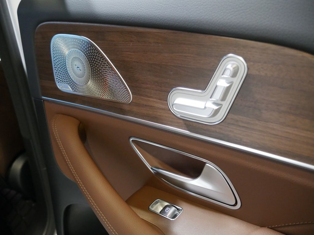 Thumbnail: 2026 Mercedes-Benz GLE - 32