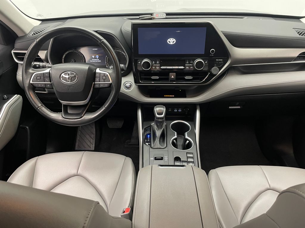 Thumbnail: 2023 Toyota Highlander - 19