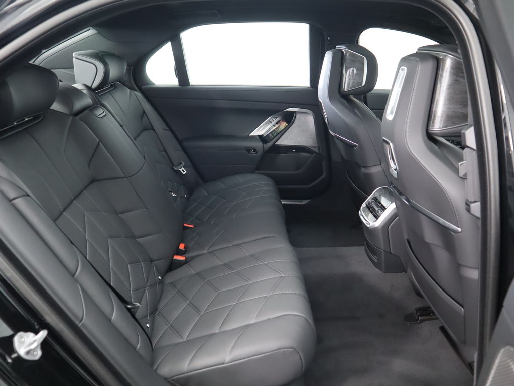 2025 BMW i7 eDrive50 23