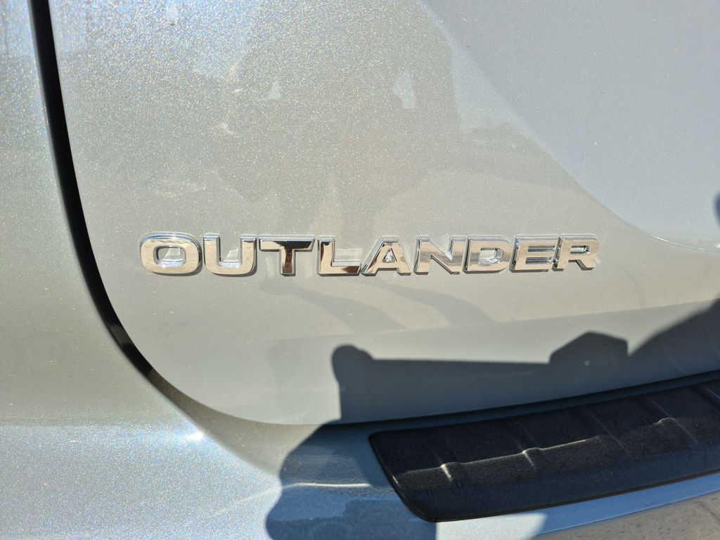 2025 Mitsubishi Outlander SE Gray at Texan Dodge Chrysler Jeep Ram