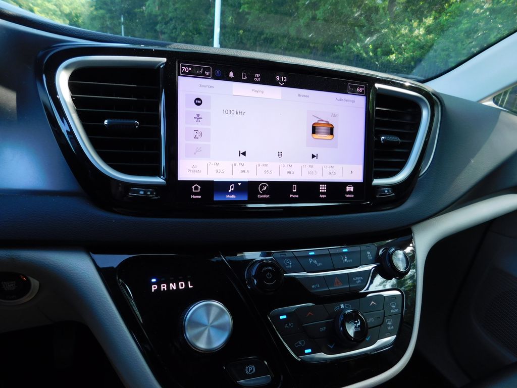 Thumbnail: 2023 Chrysler Pacifica - 9