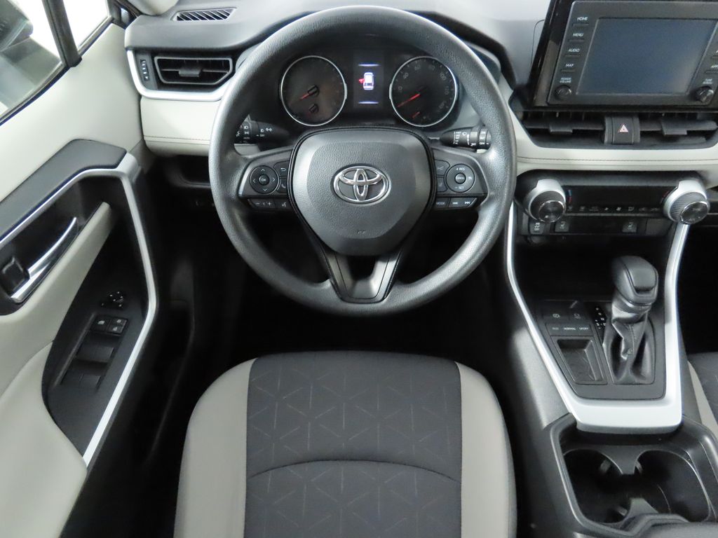 2019 Toyota RAV4 XLE 10