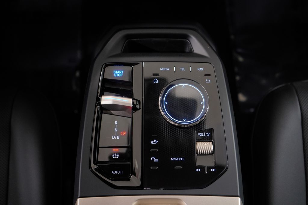 Thumbnail: 2026 BMW iX - 13