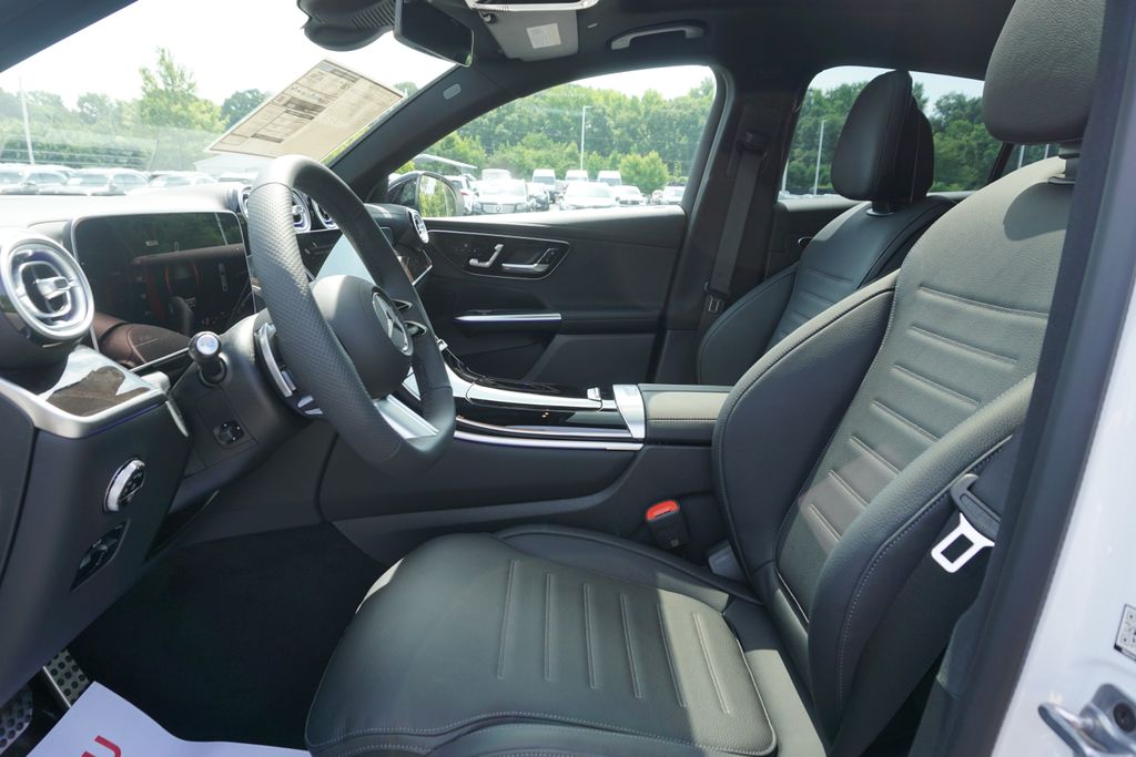 2025 Mercedes-Benz GLC 300 7