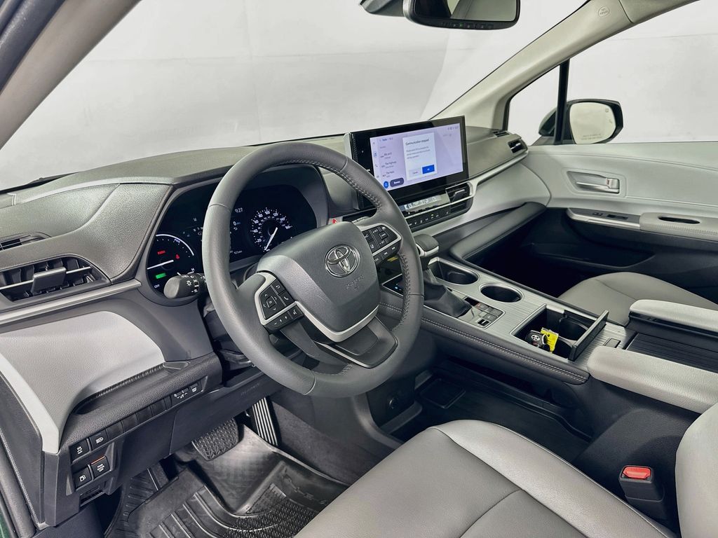 Thumbnail: 2026 Toyota Sienna - 9