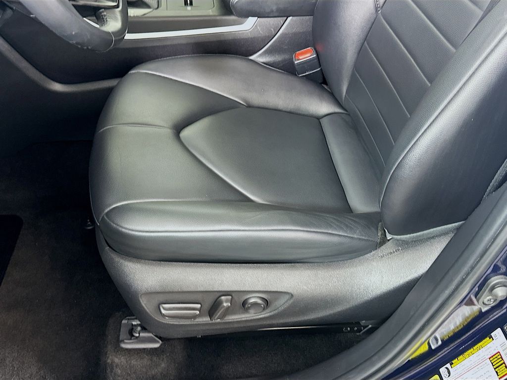 Thumbnail: 2024 Toyota Highlander - 20