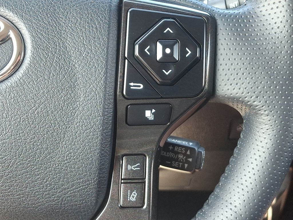 2024 Toyota 4Runner TRD Off Road 23
