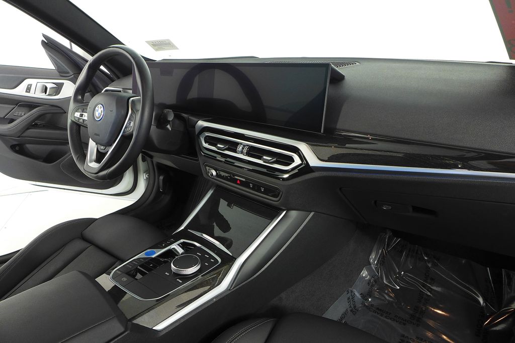 Thumbnail: 2023 BMW i4 - 13