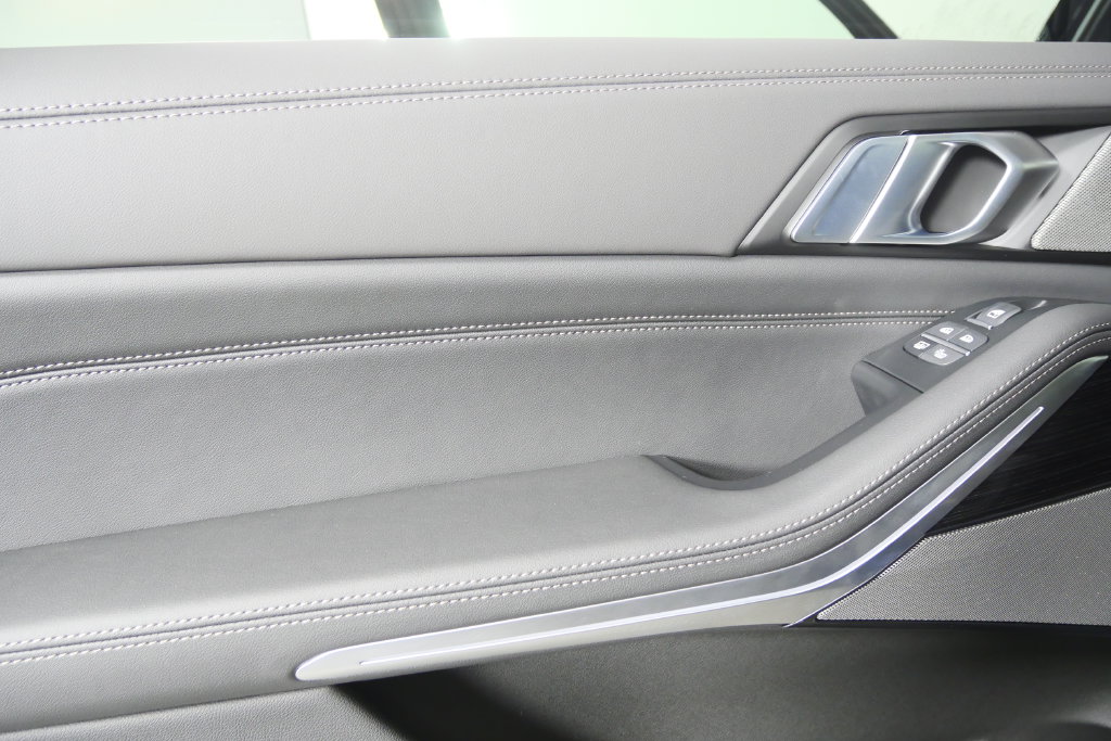 Thumbnail: 2027 BMW X7 - 15