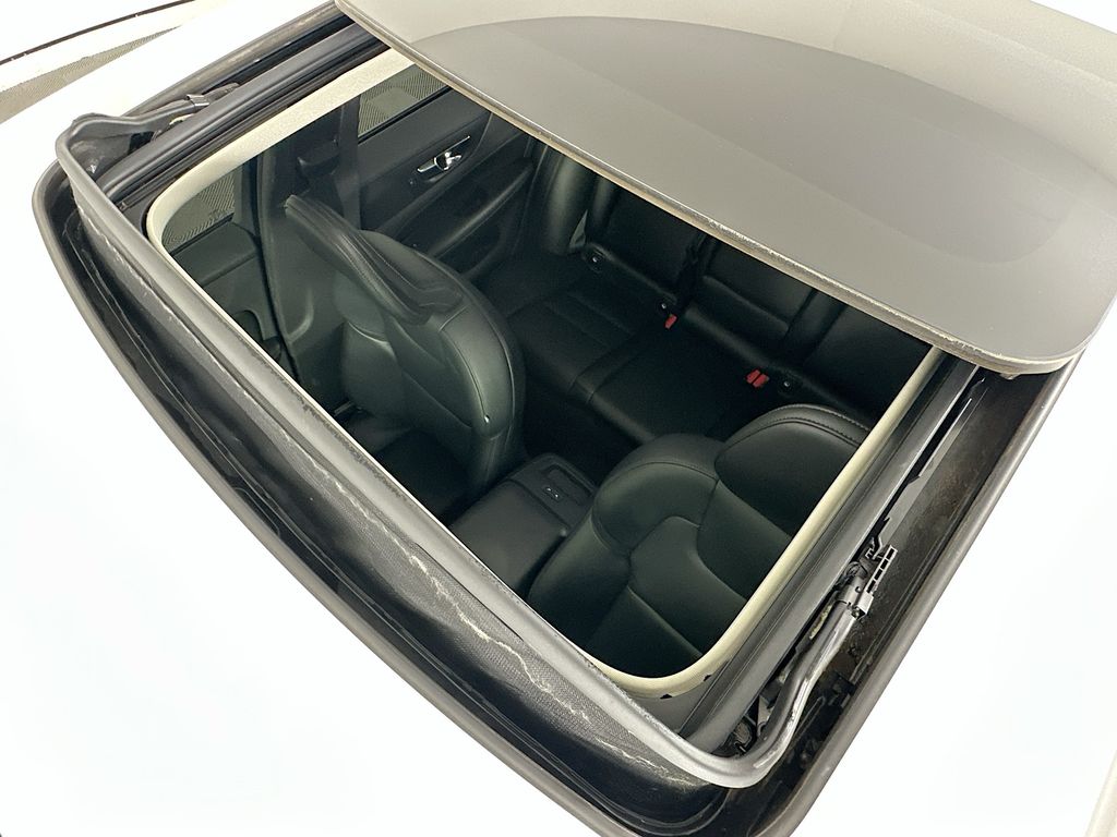 Thumbnail: 2020 Volvo S60 - 22